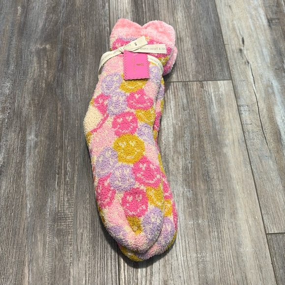 Valentine’s NWT Simply Southern Camper Socks - Picture 3 of 4